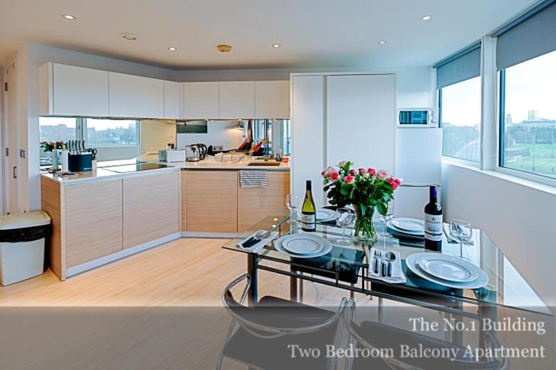Gunwharf Quays Apartments Портсмут Екстер'єр фото