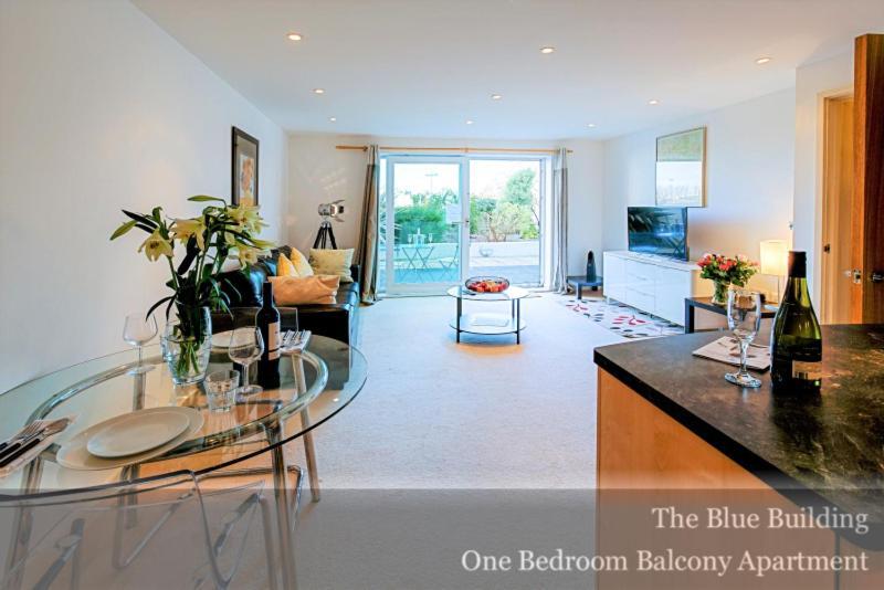 Gunwharf Quays Apartments Портсмут Екстер'єр фото