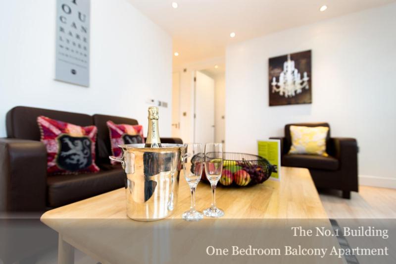 Gunwharf Quays Apartments Портсмут Екстер'єр фото