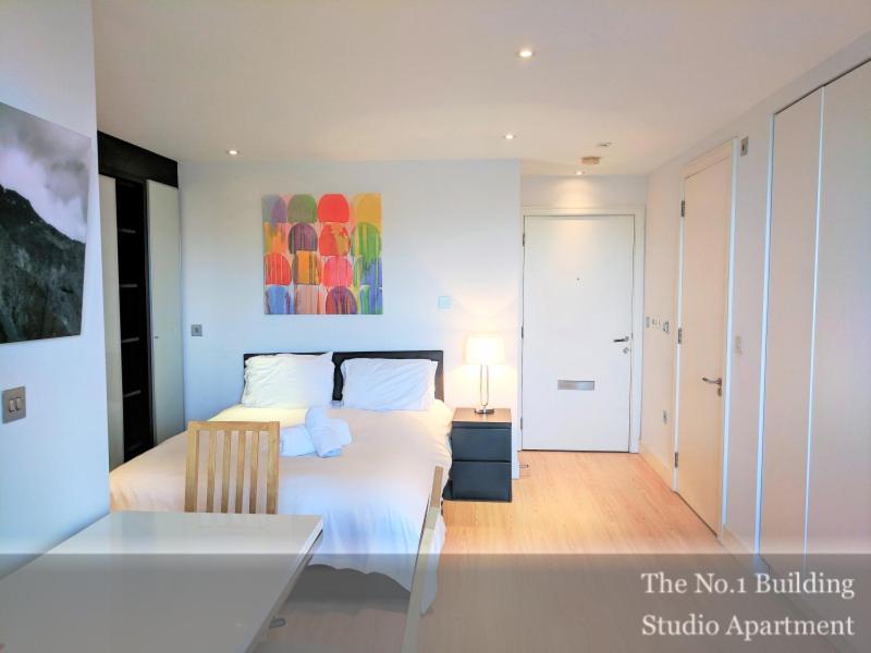 Gunwharf Quays Apartments Портсмут Екстер'єр фото