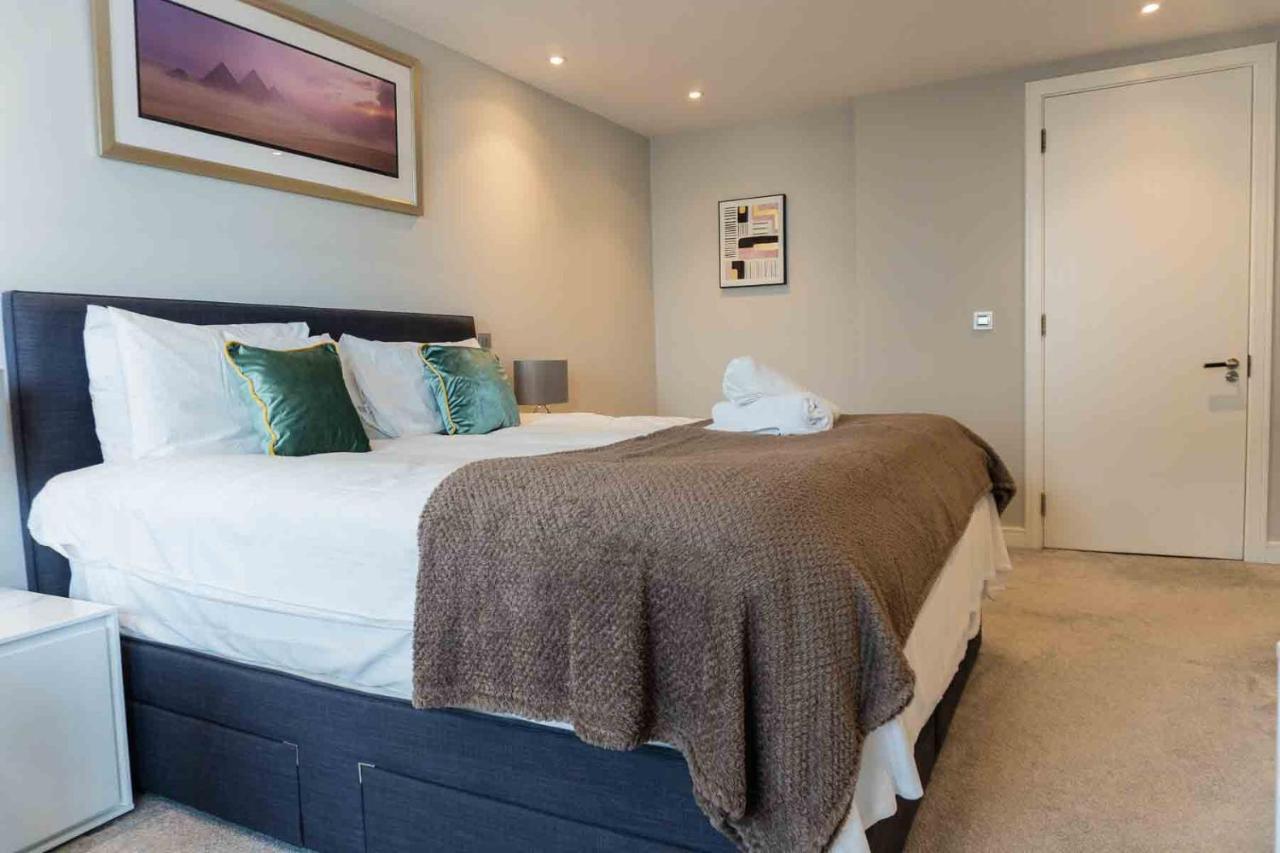 Gunwharf Quays Apartments Портсмут Екстер'єр фото