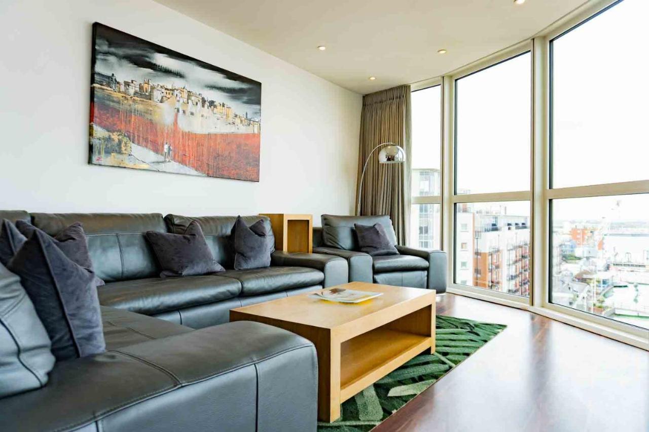 Gunwharf Quays Apartments Портсмут Екстер'єр фото