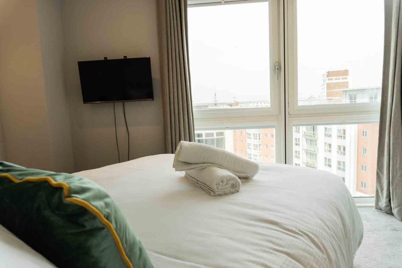 Gunwharf Quays Apartments Портсмут Екстер'єр фото